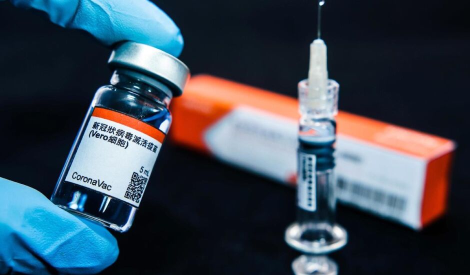 Prefeitura afirma que vai comprar mais doses para imunizar 170 mil pessoas do grupo prioritário