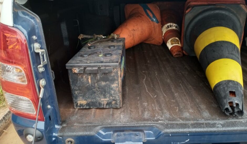 Dupla de viciados furtam bateria de caminhão e PM recupera produto em menos de 10 minutos do crime ocorrido