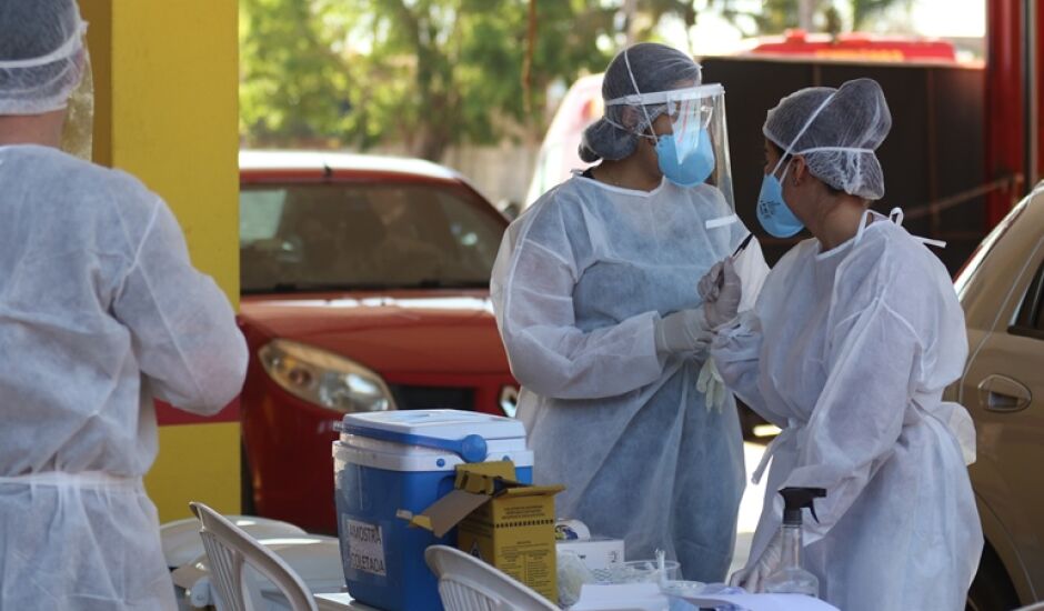Desde o início da pandemia, 266 trabalhadores da saúde foram contaminados no município