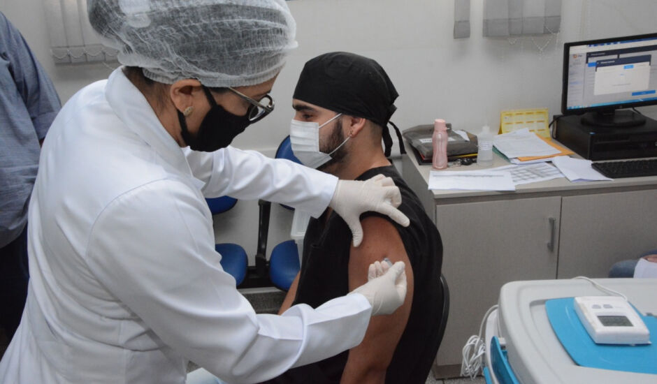 Mais de 200 pessoas já tomaram a 1ª dose da vacina contra a covid-19