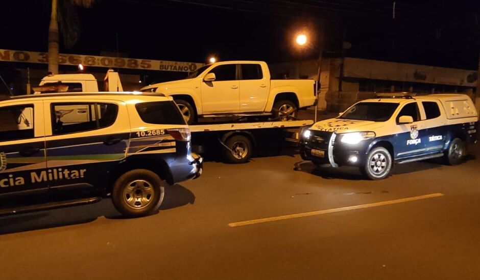 Uma caminhonete Amarok, que havia sido furtada em Minhas Gerais, foi recuperada pela Polícia Militar de Paranaíba