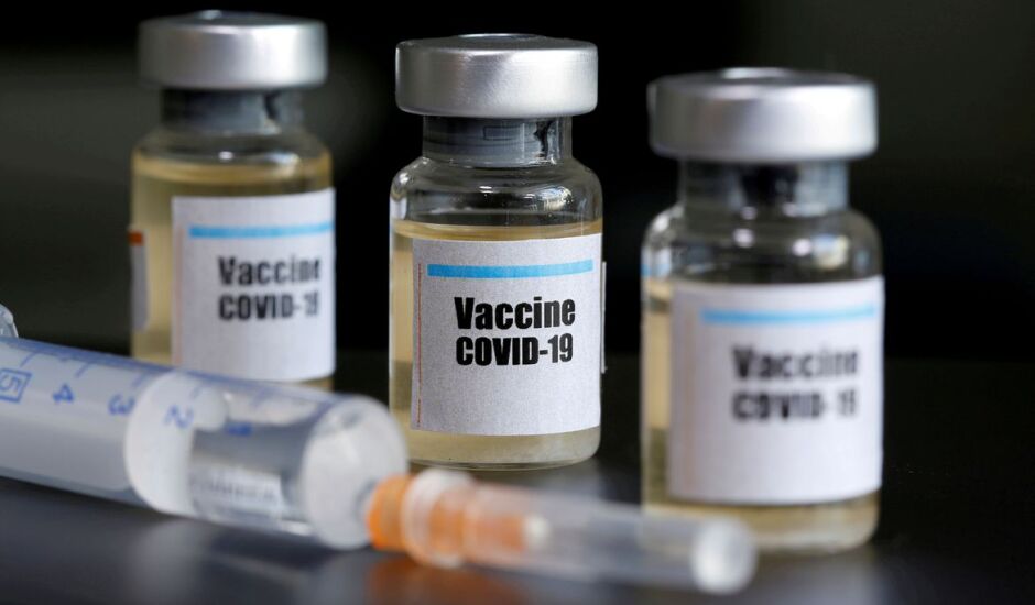 Idosos de 79, 98, 97 e 96 anos estão sendo vacinados nesta terça-feira