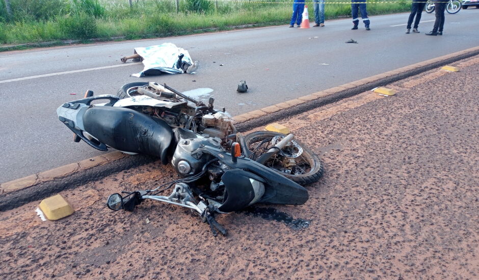 Motociclista morre após colidir na traseira de uma carreta na avenida Ranulpho Marques Leal