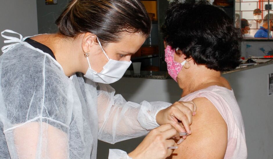 Nesta semana foram vacinados 256 idosos acima de 65 anos e 25 profissionais da saúde