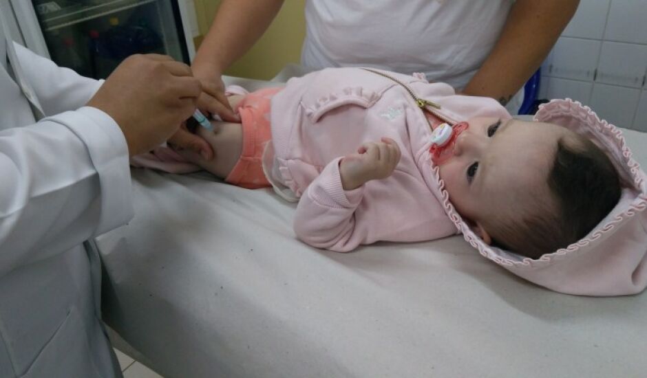Campanha de vacinação contra a gripe começa com atendimento de crianças