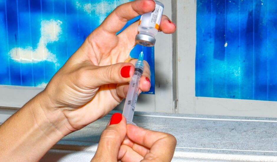 No ultimo sábado as unidades básicas de saúde abriram suas portas para proceder a vacinação da população paranaibense