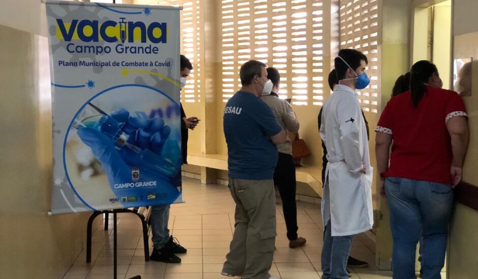 Dois drives e unidades de saúde aplicam a vacina nesta quinta-feira (13) em Campo Grande.
