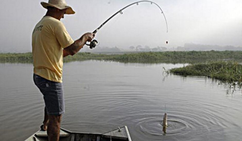Pescadores encontram dificuldades para sobreviver da pesca, diz presidente