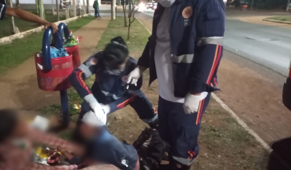 Mulher leva facada na cabeça durante briga de usuários de drogas