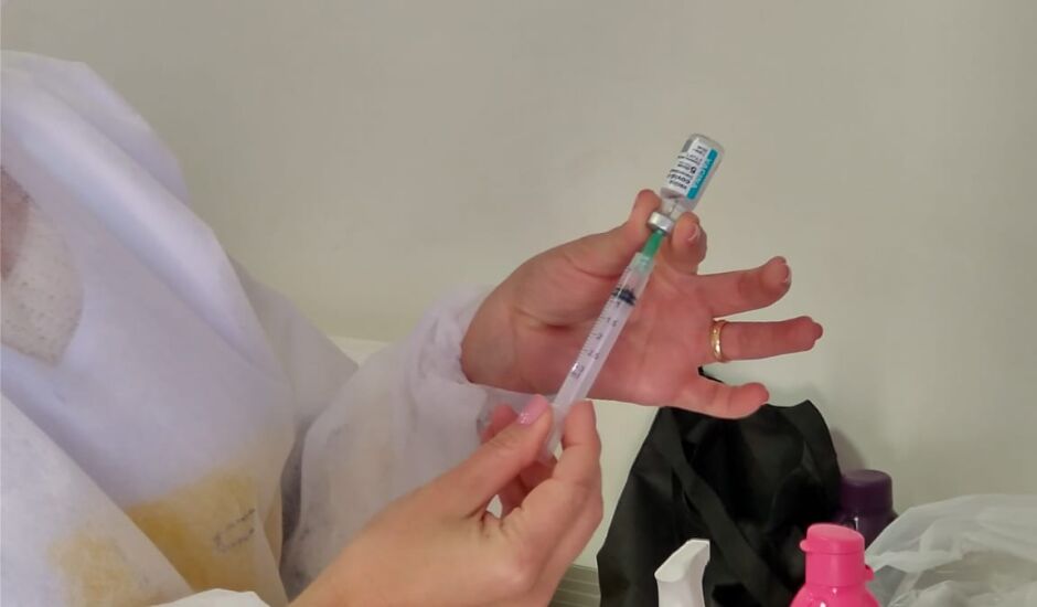 Os cidadão que deveriam tomar a segunda dose do imunizante em julho, devem procurar os postos de saúde do município para receber o imunizante.