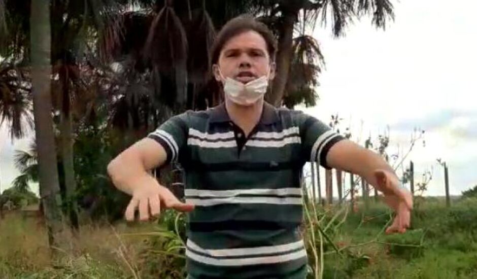 Prefeito de Paranaíba, Maycol Queiroz, popular "Maico Doido", participa de ação de limpeza de bairros