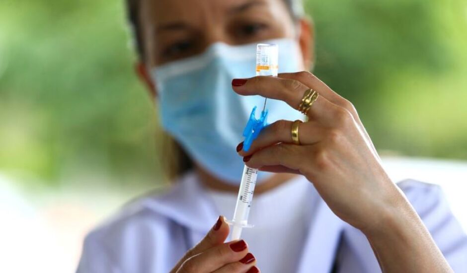 Pessoas de qualquer idade podem se vacinar contra a gripe.