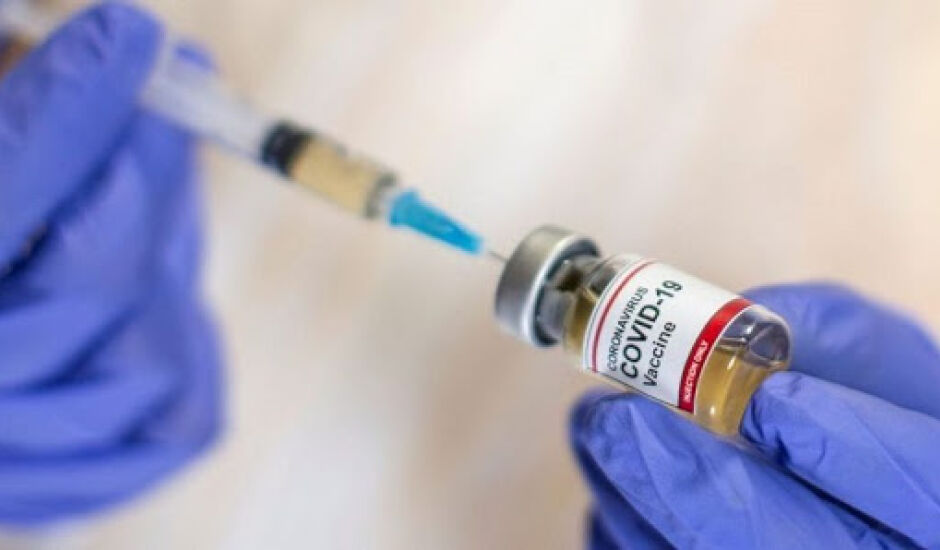 "Teve redução de internação e óbitos", destaca secretário sobre impacto de vacinação em massa
