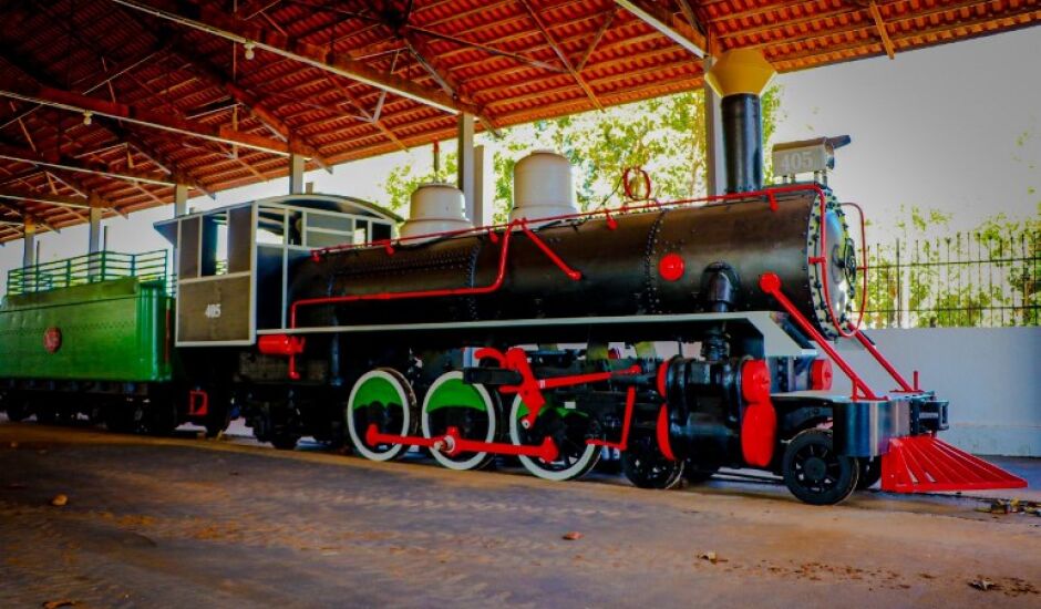 Locomotiva a vapor que por 40 anos ficou parada no galpão da NOB foi restaurada