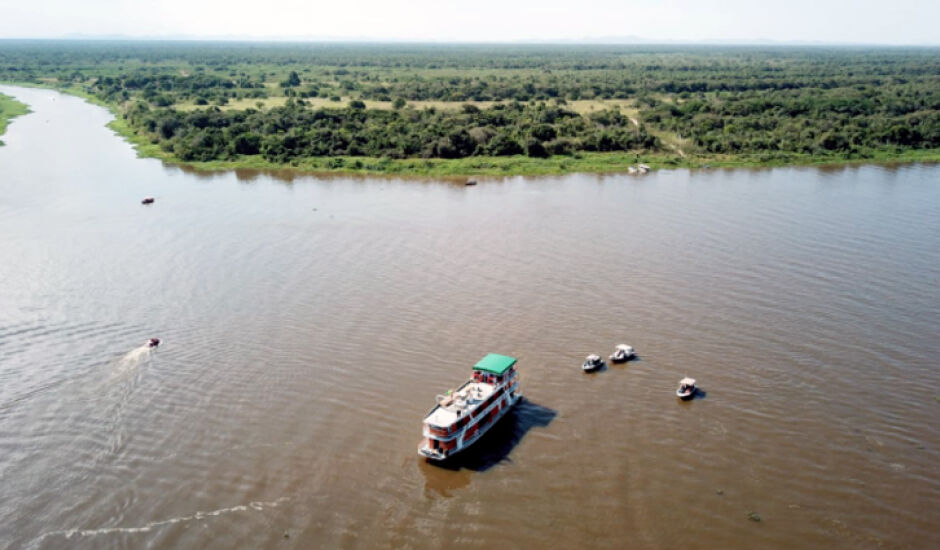 Navegação no rio está difícil com a falta de chuvas no Pantanal