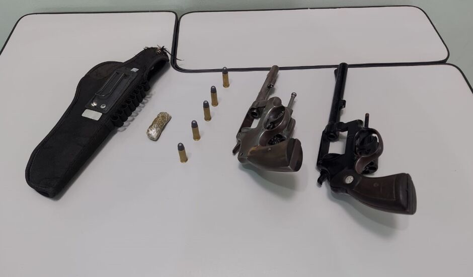Armas utilizadas por criminosos para assaltar comerciantes e transeuntes em Três Lagoas são apreendidas pelo SIG