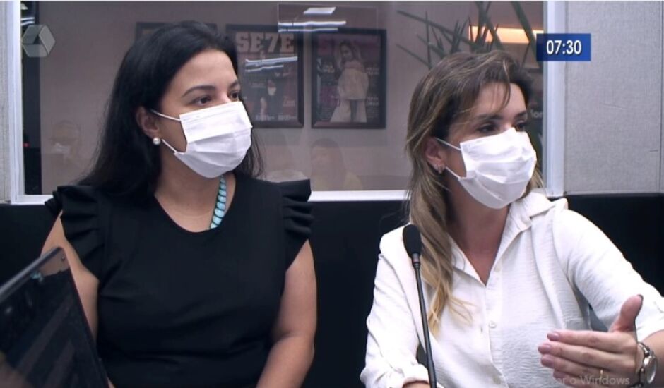 Secretária de Saúde (à direita) e a farmacêutica participaram do RCN Notícias.