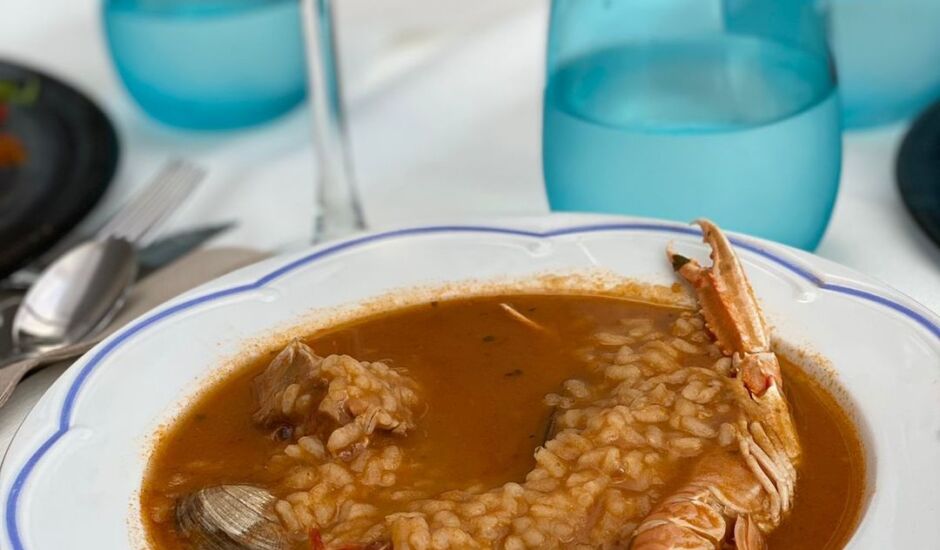 O prato é servido com frutos do mar e seu preparo é fácil e simples