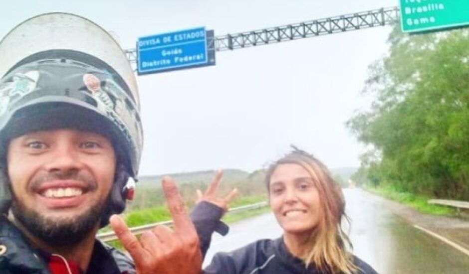 Jeniifer Santos e o namorado, Thiago Broher, viajaram 36 mil Km sobre duas rodas.