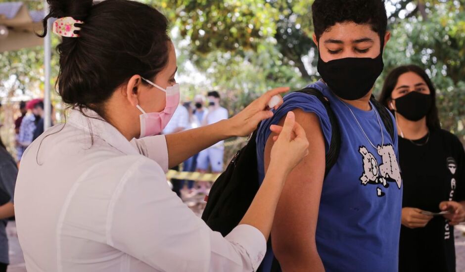 Em Paranaíba o local para vacinação dos estudantes será na escola José Garcia Leal, das 8h às 20h.