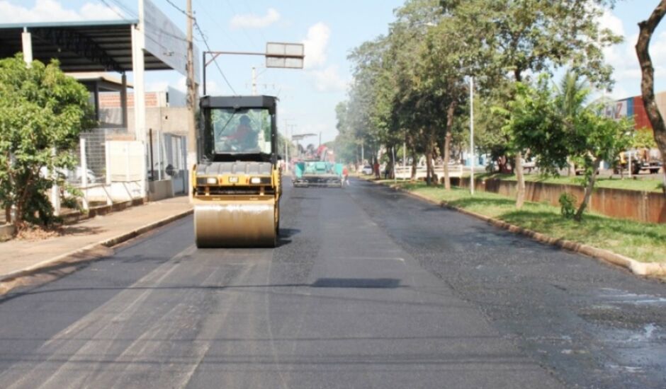 Obras de recapeamento de ruas em Paranaíba foram iniciadas nesta semana.
