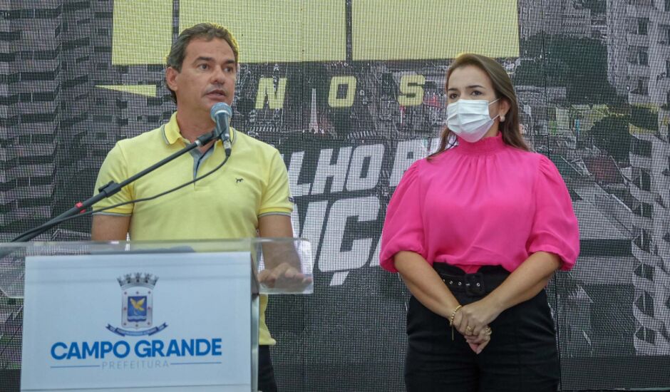 Prefeito Marquinhos Trad e vice Adriane Lopes em evento na capital