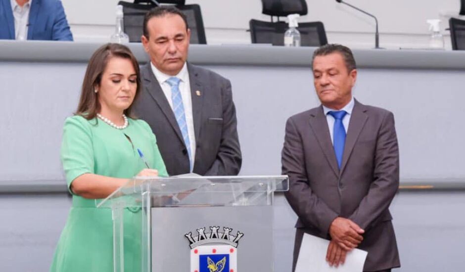 Adriane Lopes tomou posse como prefeita efetiva na segunda-feira