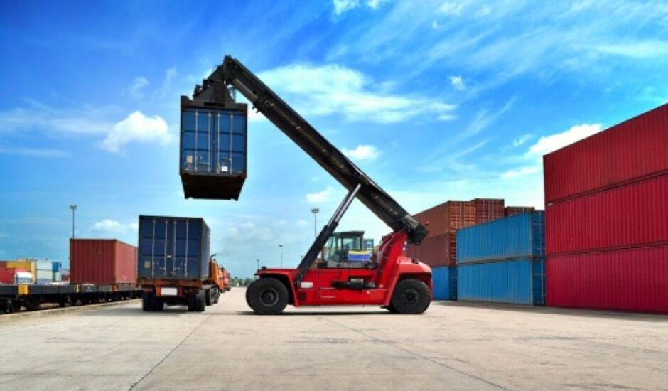 Porto seco > oferece serviços de armazenagem e despacho aduaneiro de mercadorias