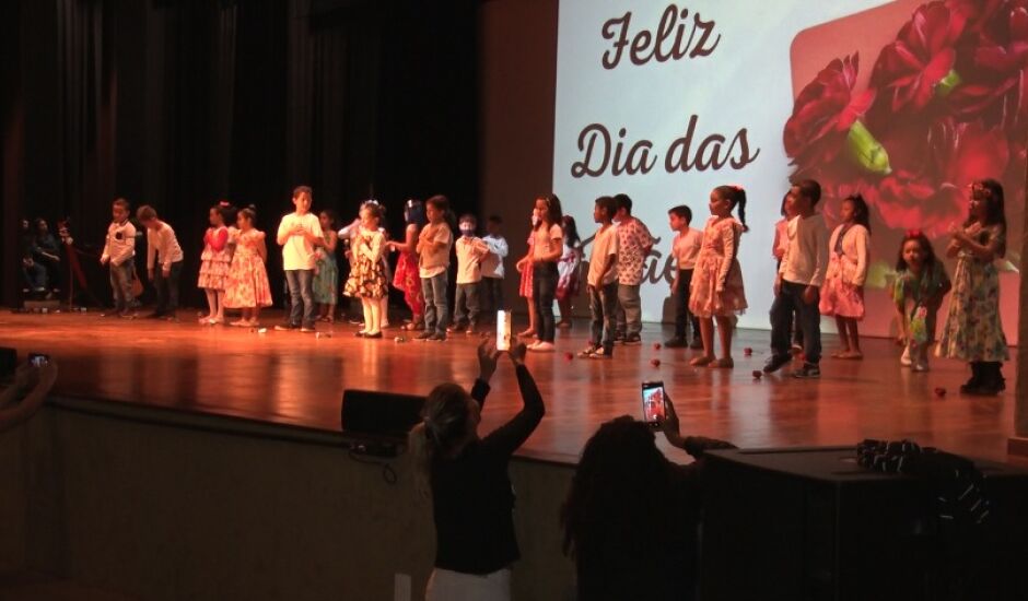 De acordo com o diretor da escola, Helio Vieira dos Santos, é de extrema importância as famílias participarem do processo educacional.