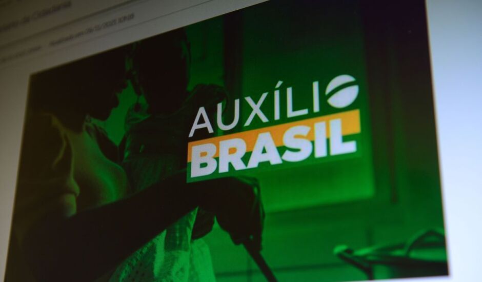 Em janeiro, o valor mínimo do Auxílio Brasil voltará a R$ 400