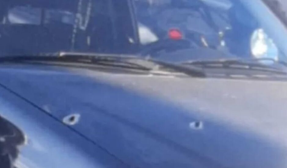 Carro da vítima foi atingido por vários disparos de arma de fogo