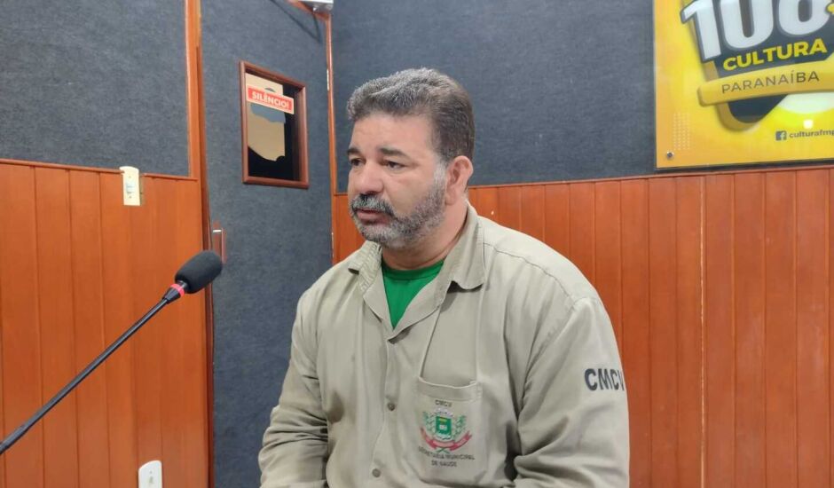 Fábio Rogério Guimarães, coordenador do controle de vetores, participou ao vivo do programa Jornal 