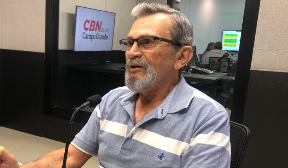 Valter Pereira no estúdio da CBN-CG