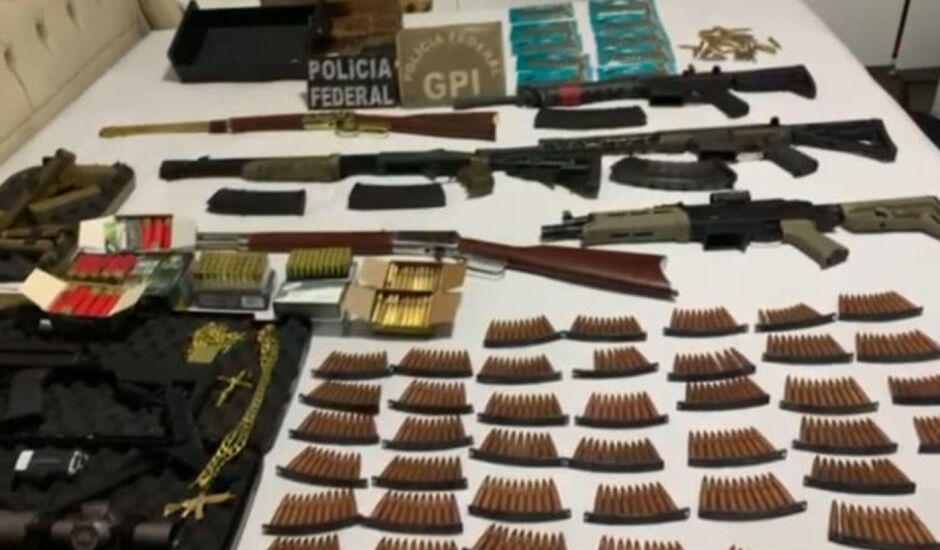 Armas e munição apreendidas durante a Operação Sanctus