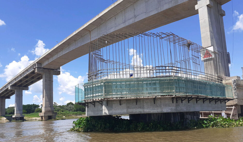 Construção de dolfin em março de 2020 para proteção da ponte
