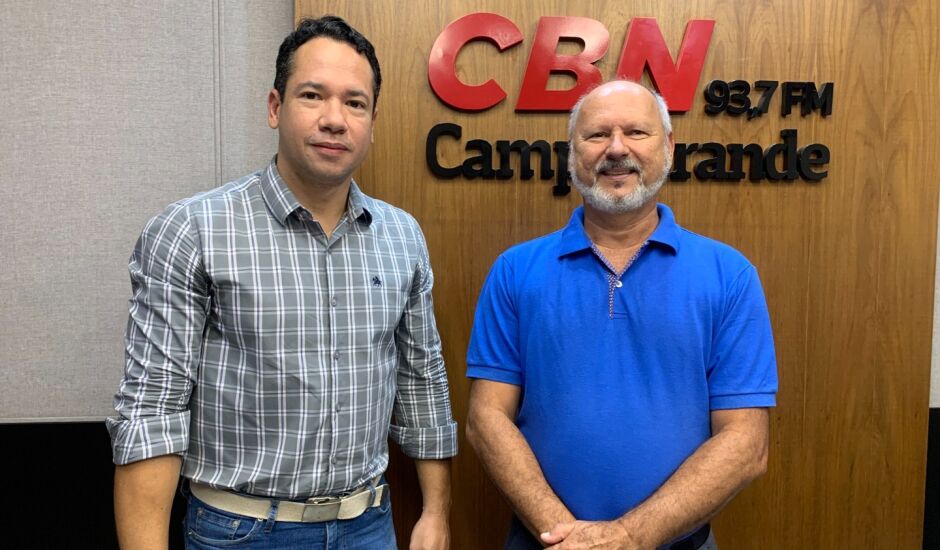Fabiano Reis e Celso Régis no estúdio da rádio CBN CG