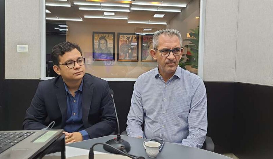 Secretário de Administração, Gilmar Tabone, e o diretor de Recursos Humanos, Pedro Otávio em entrevista ao RCN Notícias.