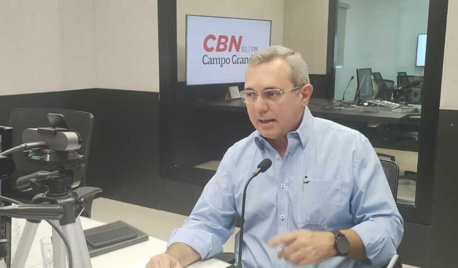 Edir Viégas durante participação no Jornal CBN Campo Grande. 