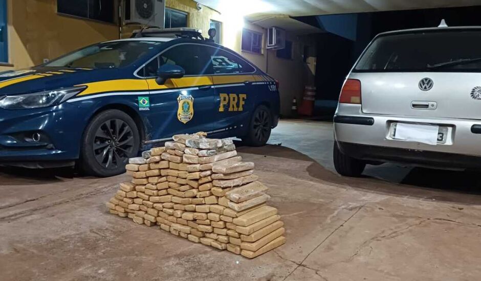 Motorista é preso após PRF apreender 108 kg de maconha em carro que saiu de Ponta Porã com destino à Minas Gerais.