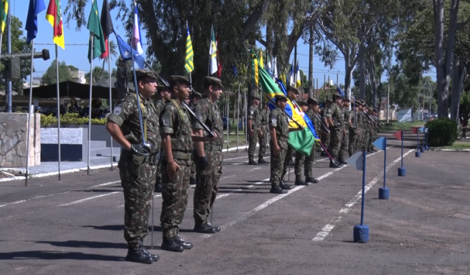 O evento marca os 376 anos do Exército Brasileiro, que é uma força militar fundamental para a segurança do país.