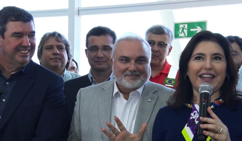 Governador de MS Eduardo Riedel, Jean Paul Prates, presidente da Petrobras e Simone Tebet, ministra do Planejamento 