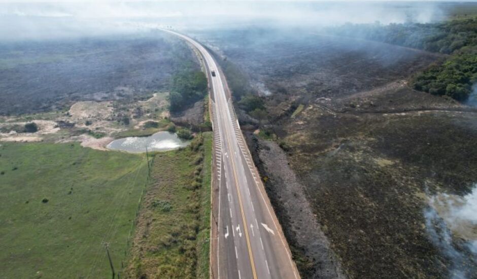 Incêndio de grandes proporções atingiu aproximadamente 300 hectares da região próxima à rodovia BR-487