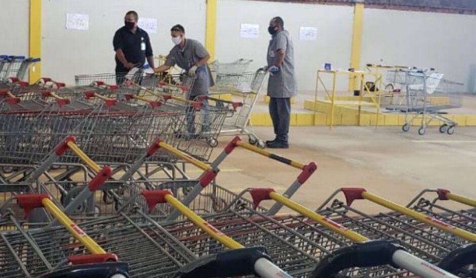 Manutenção de carrinhos de supermercado em uma unidade prisional de Campo Grande