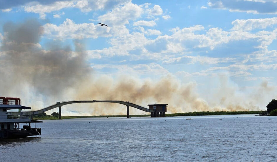 Ponte do Sistema de Captação de Água no rio Paraguai