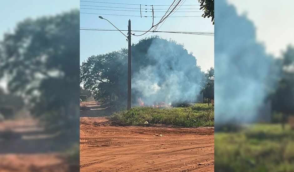 O incêndio foi registrado por volta das 06h30 da manhã desta terça-feira.