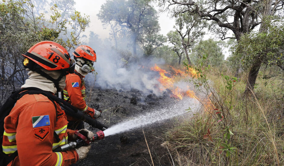 Uma das equipes de combate aos incêndios no Pantanal de MS 