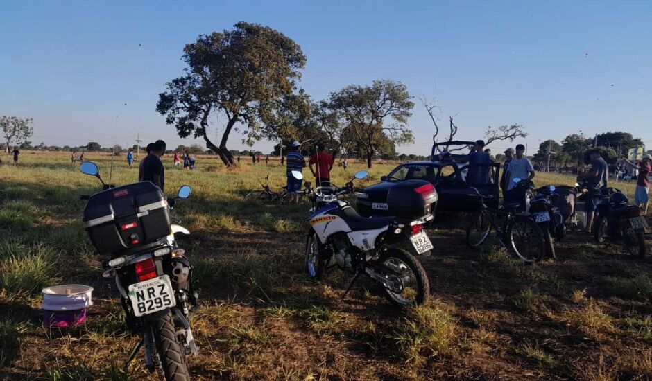 Fiscalização ocorreu, no domingo (21), quando várias pessoas estavam soltando pipas.