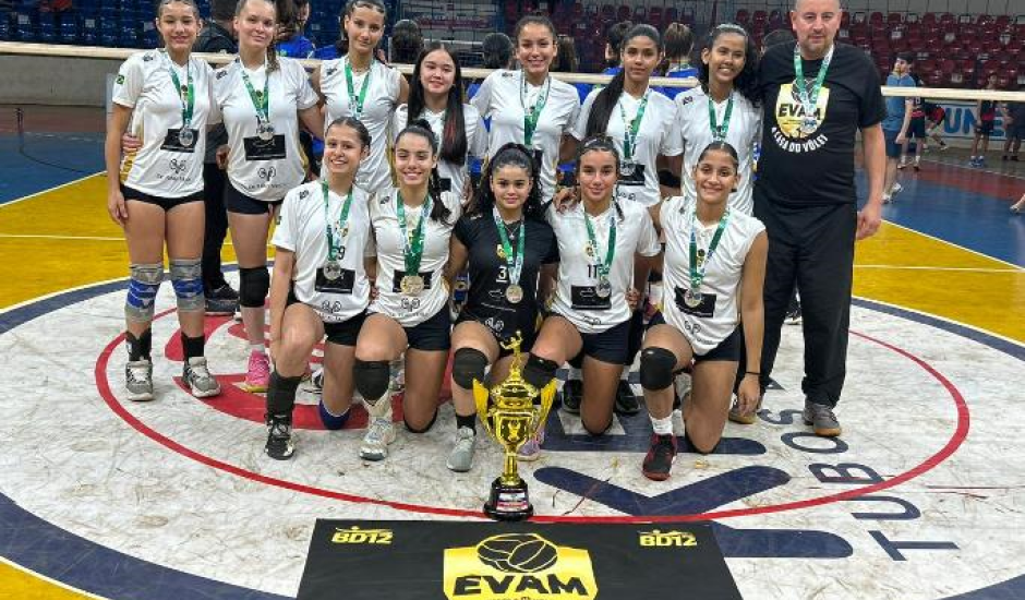 Meninas do sub-15 conquistam o 1° lugar.