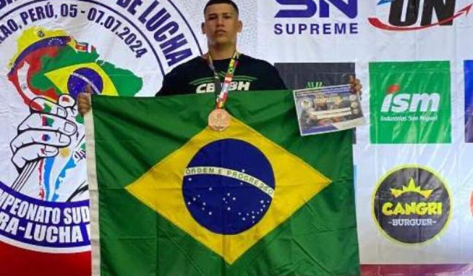 Cássio Felipe conquistou uma medalha de prata e uma de bronze no campeonato sul-americano, no Peru.