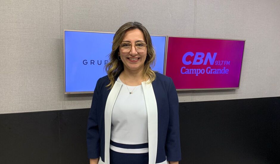 Ginecologista e obstetra, Klissia Pires Souza, nos estúdios da Rádio CBN Campo Grande